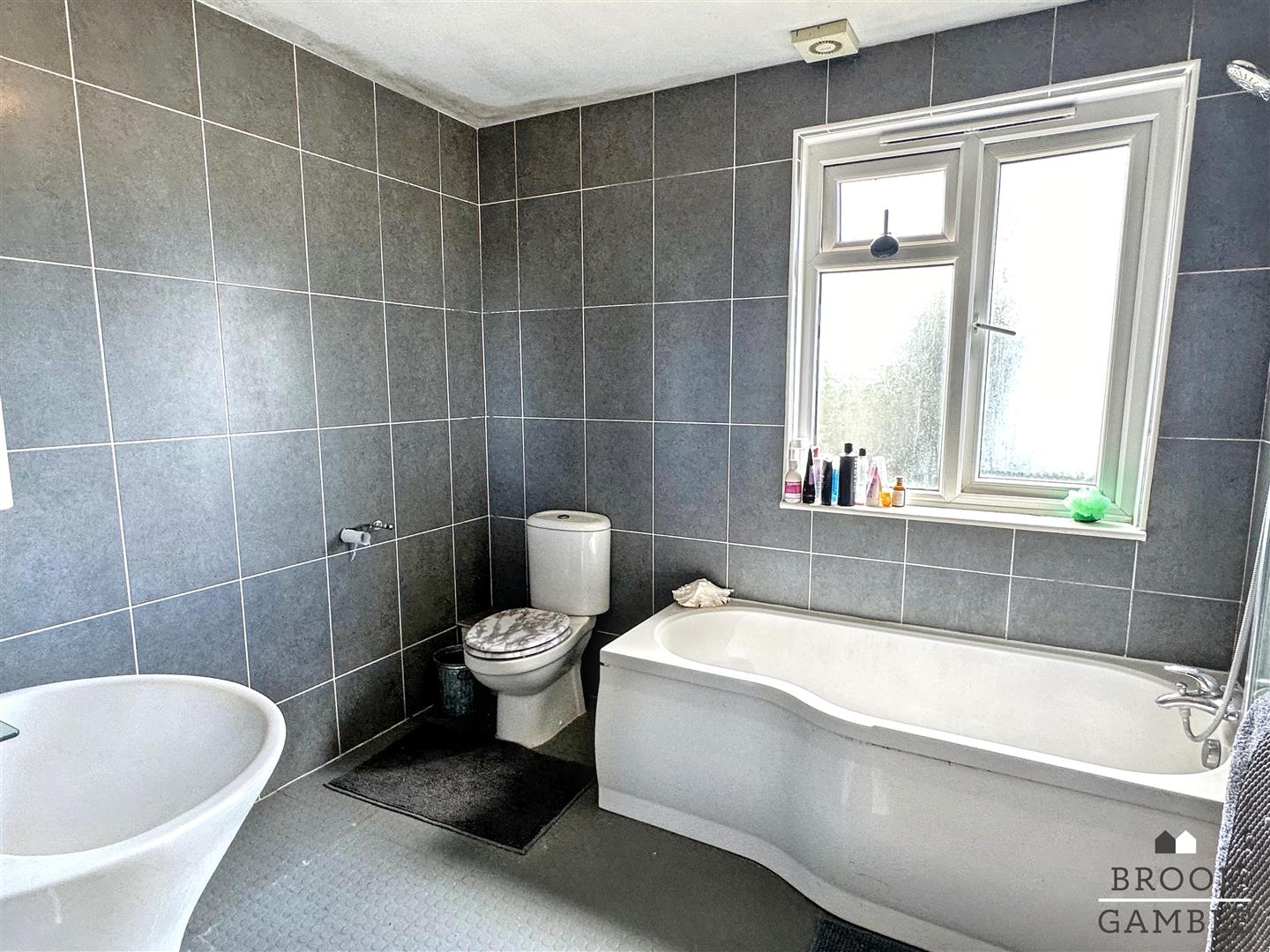 2 Bedroom House. Cavalry Crescent in Eastbourne,  12